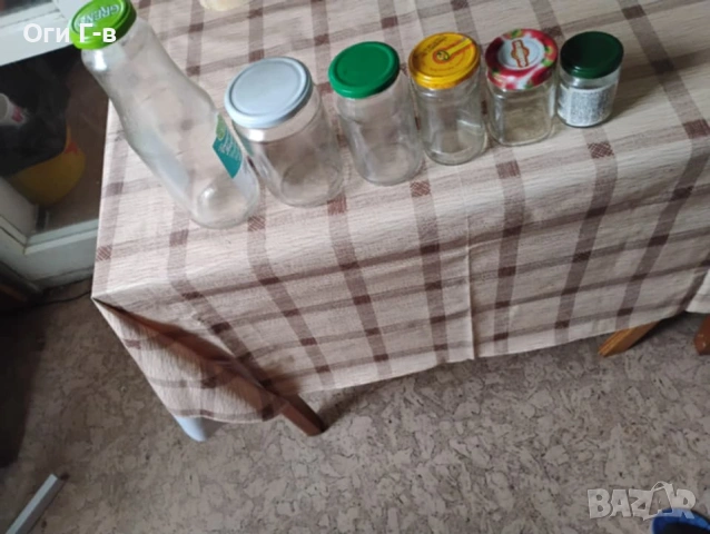 Стъклени буркани и шишета