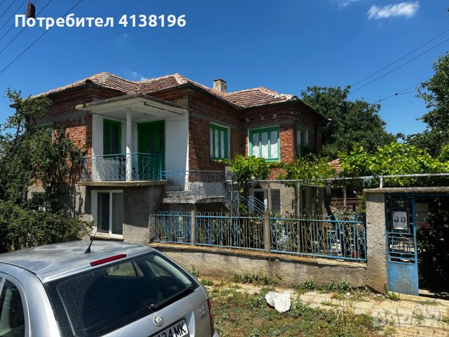 Продавам двуетажна къща в центъра на село Мелница. , снимка 1 - Къщи - 46346051