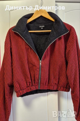 Късо дамско яке , снимка 2 - Якета - 54240458