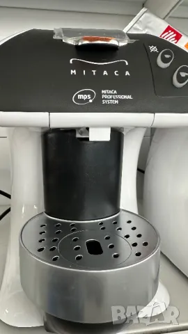 Кафе машина на капсули illy, снимка 3 - Кафемашини - 49735708