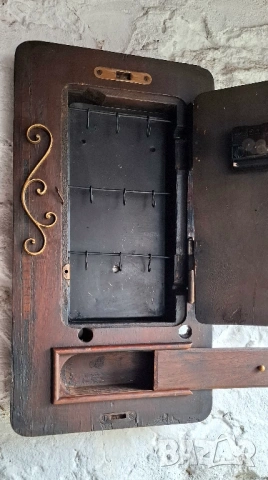 Дизайнерски Стенен Часовник с Тайно Отделение, снимка 4 - Антикварни и старинни предмети - 53445990