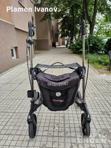 Сгъваема Професионална Проходилка за болни и възрастни хора със стойка за бастун и седалка , снимка 2 - Проходилки - 50166977