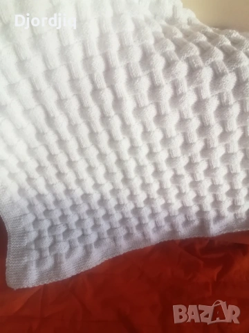 Ръчно плетено бяло одеялце, снимка 2 - Спално бельо и завивки - 53601153