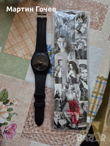 Часовник Guess Retro Pop (модел W0979L2)