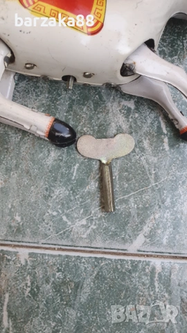 Стара ламаринена играчка Кон с ключе, снимка 8 - Колекции - 54278675