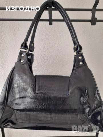 15 ЛЕВА ХУБАВА НЕПОЛЗВАНА ДАМСКА ЧАНТА, снимка 2 - Чанти - 52256763