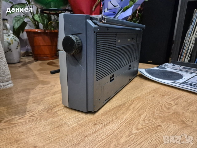 Касетофон SANYO M9830 с много добър външен вид, снимка 5 - Радиокасетофони, транзистори - 53900006