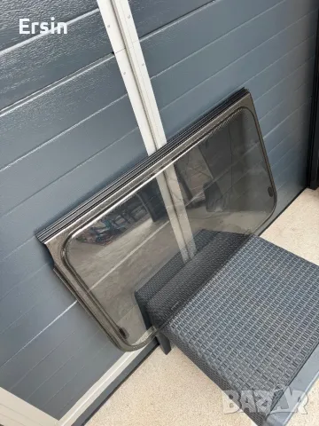 Прозорец Dometic с размер 900х520 (Има много малка забележка която се вижда на снимките), снимка 4 - Къмпинг мебели - 49897930