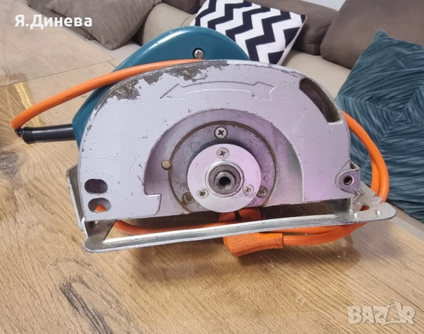 Ръчен цирколяр Black I Decker 450w , снимка 3 - Други инструменти - 52115167