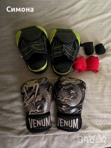 VENOM Комплект Боксови Ръкавици Dragons Flight  12 oz + лапи, снимка 2 - Бокс - 52755628