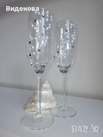 Продавам ръчно изработени сватбени чаши с перли и кристали Swarovski