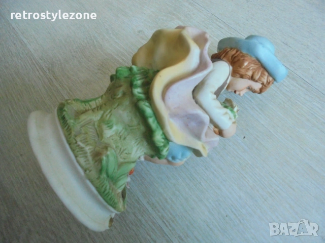 № 8429 Винтидж порцеланова фигурка – Момиче с цветя, снимка 5 - Други ценни предмети - 53025691