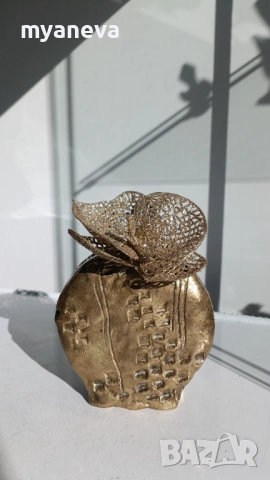 Бронзова, масивна скулптурна ваза (11 см) от немската марката Formano , ръчно изработена. 