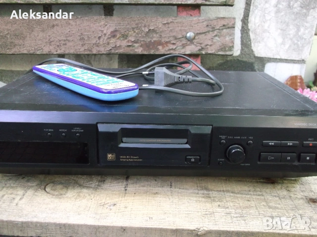 Продавам минидиск плеър SONY MDS-JE330