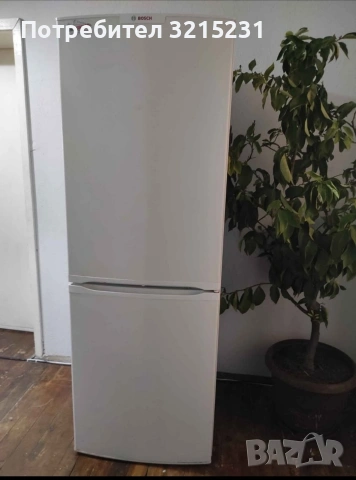 работещ хладилник с фризер BOSCH 