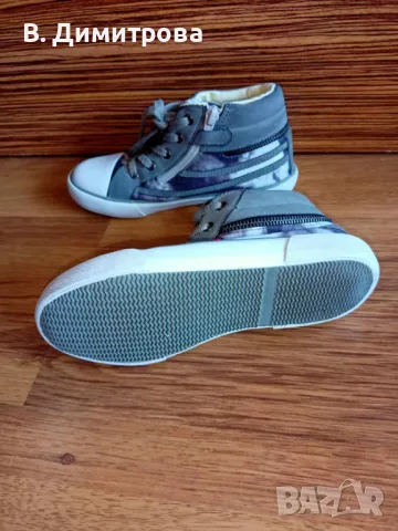 Гуменки Levi's - 32 номер, гр. Варна, снимка 2 - Детски гуменки - 49978645