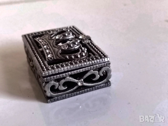 Страхотна Много Стара Кутия За Бижута,Дранкулки Със Корона, снимка 4 - Антикварни и старинни предмети - 53456878