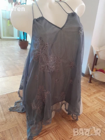 🌸💄Next💄🌸Сив ефирен асиметричен много интересен потник с дантела и тюл на цветя, снимка 2 - Потници - 50556222