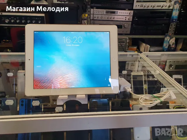 9,7" таблет iPad 2 A1395 има зарядно. В много добро състояние. Работи отлично., снимка 2 - Таблети - 48881583