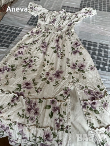 Рокля с гол гръб 