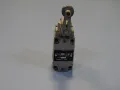 краен изключвател ВП15Д21 10A/660VАС с ролка Limit Switch, снимка 1
