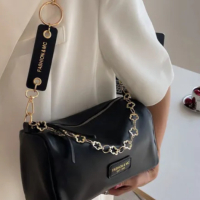 Черна модерна чантичка за ръка или рамо, снимка 6 - Чанти - 45068360