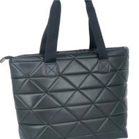 Дамска капитонирана чанта от еко кожа - супер удобна подходяща за ежедневието, снимка 2 - Чанти - 45009751
