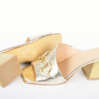 СЕЗОН'24! Златисти дамски чехли от естествена кожа на ток, снимка 4 - Чехли - 44938749