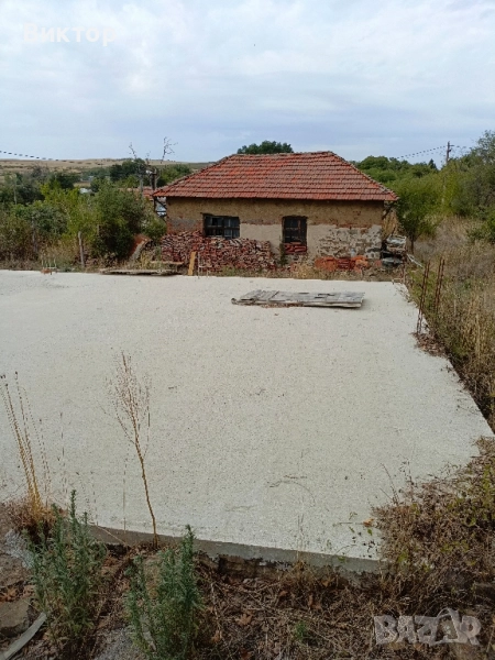 Парцел с основа за къща, снимка 1