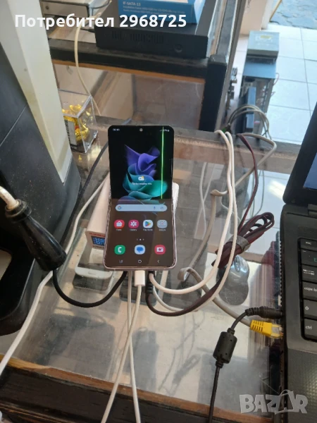 продавам z flip 3 на части 256 GB, снимка 1