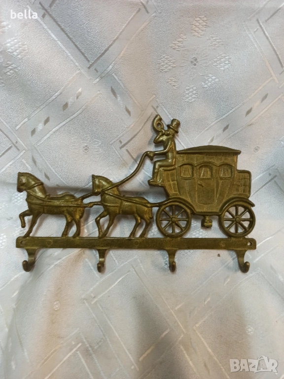 Месингова закачалка за ключове с дизайн на коне и карета,дължина 22 см., снимка 1