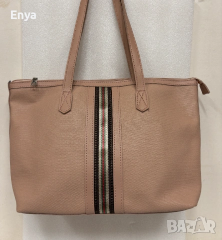 Розова чанта за през рамо тип торба