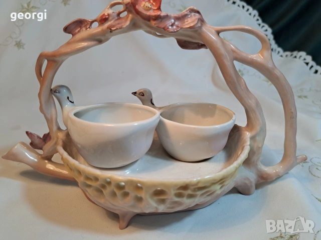 уникален порцеланов чайник гнездо с две чаши 31/3, снимка 5 - Сервизи - 53724262