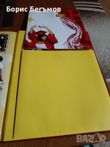 Списание с диск и постер "High School Musical 3", снимка 8 - Списания и комикси - 53422170