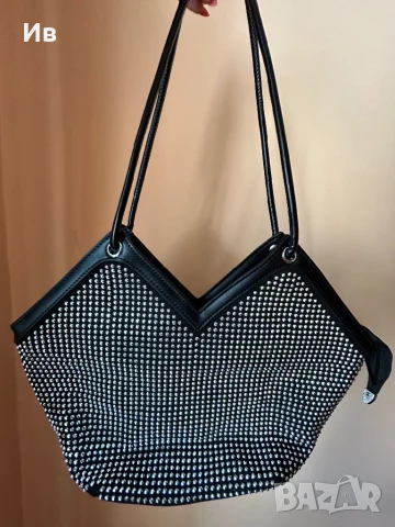 Дамска черна чанта с камъни 