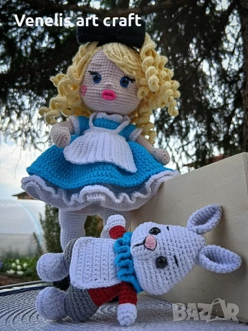 Алиса в Страната на чудесата / плетена кукла , снимка 9 - Други ценни предмети - 54061943