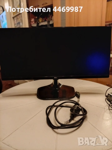 LG монитор със всички кабели