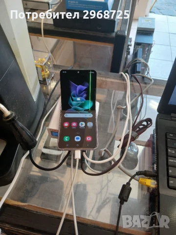 продавам z flip 3 на части 256 GB