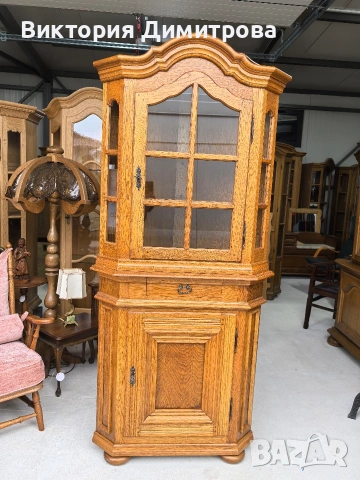 Ъглова витрина Антик 