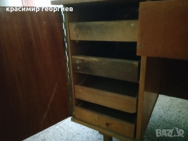 Запазено универсално бюро от социализма