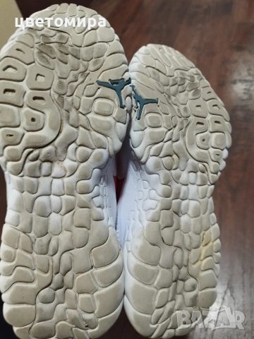 Air Jordan react размер 42.5, снимка 5 - Маратонки - 52854523