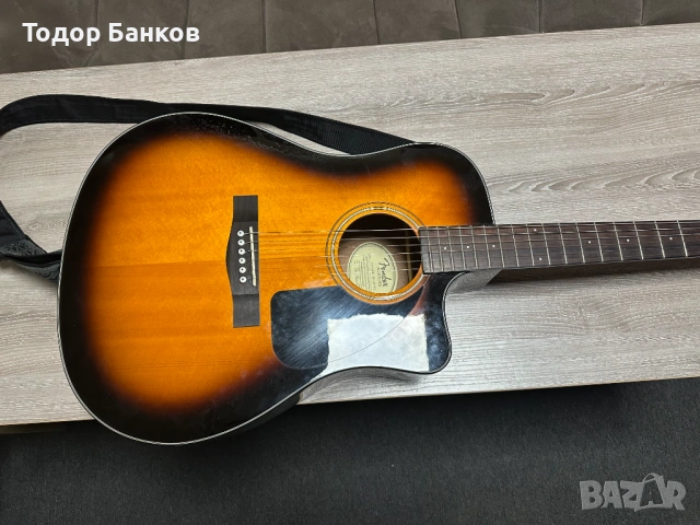 Продавам акустична китара "Fender CD-60CE"