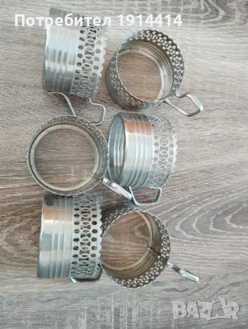 Метални поставки за стъклени чаши