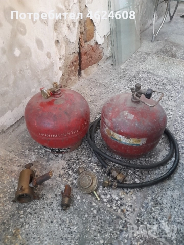 2 бр. газови бутилки и части за газ