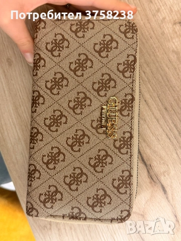 Чисто ново портмоне на guess