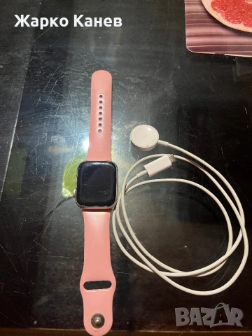 Продавам Apple watch SE