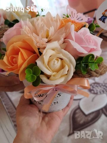 ☘️☘️Ново☘️☘️Метална кашпа със свежи и цветни сапунени цветя изработени от пластичен сапун💐🌷🌺