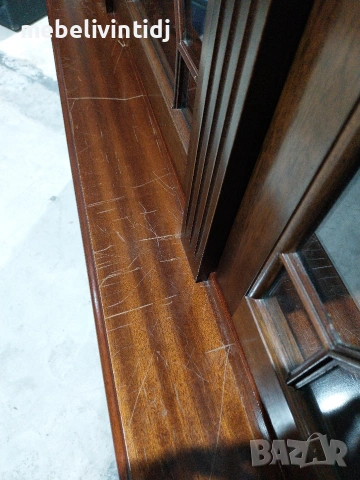 Витрина-шкаф Chesterfield махагон, снимка 7 - Секции и витрини - 53432459