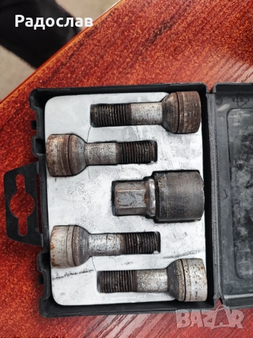 Секретни болтове от Мерцедес , снимка 2 - Части - 52254880