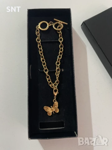 Дамска гривна с висулка пеперуда, снимка 3 - Гривни - 51082403